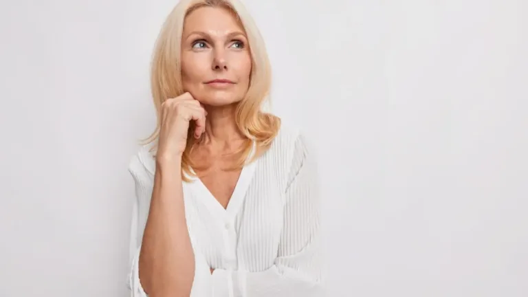 Você está na menopausa e ainda precisa cuidar da casa, dos filhos e da vida toda? Respira. Isso aqui é pra você. 1 Alimentação Certa na Menopausa